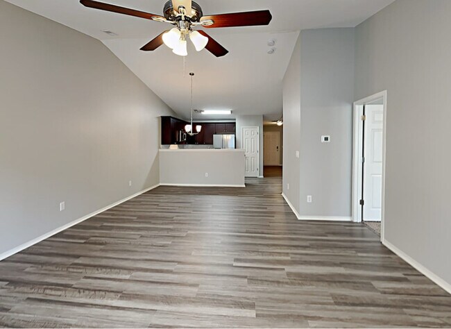 Foto del edificio - 6301 Ziegler Ln