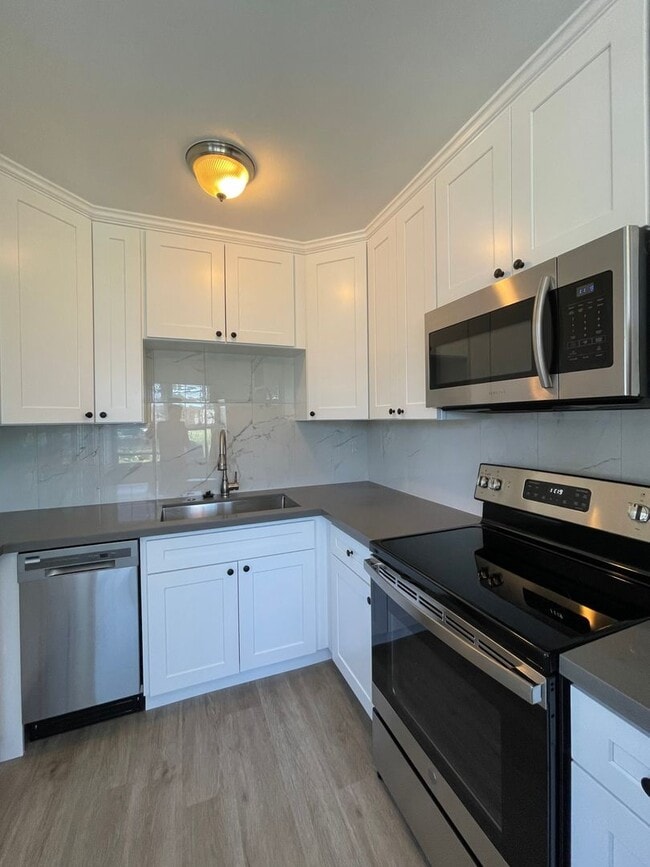 Building Photo - RENOVATED BALLARD 3 BED, 2 BATH DUPLEX UNI...