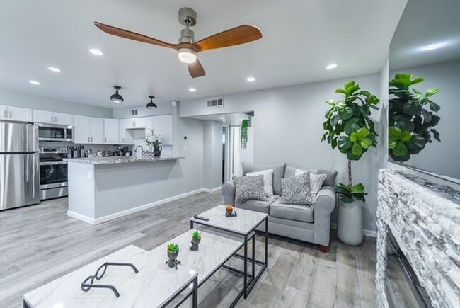 Foto del edificio - Move-In Ready, Fully Furnished Condo – Prime Strip Location