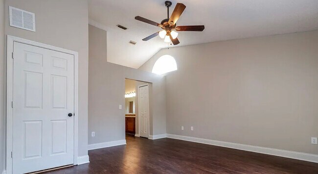 Foto del edificio - 1004 Providence Ln