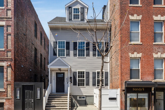 Building Photo - 110 Chelsea St