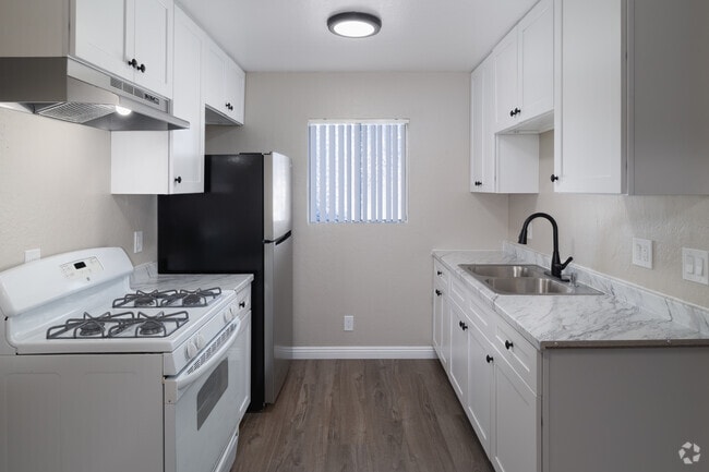 Interior Photo - 1356 W Stoneridge Ct