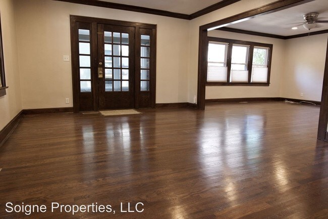 Building Photo - 1109 W 49th St