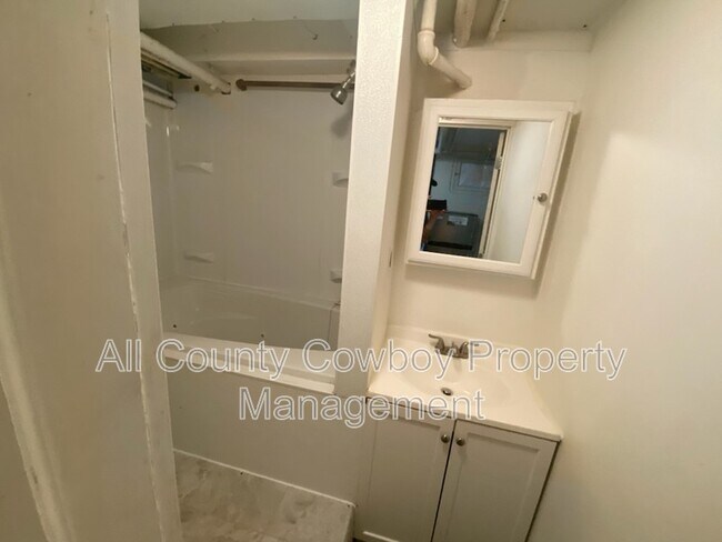 Building Photo - 310 S 12th St