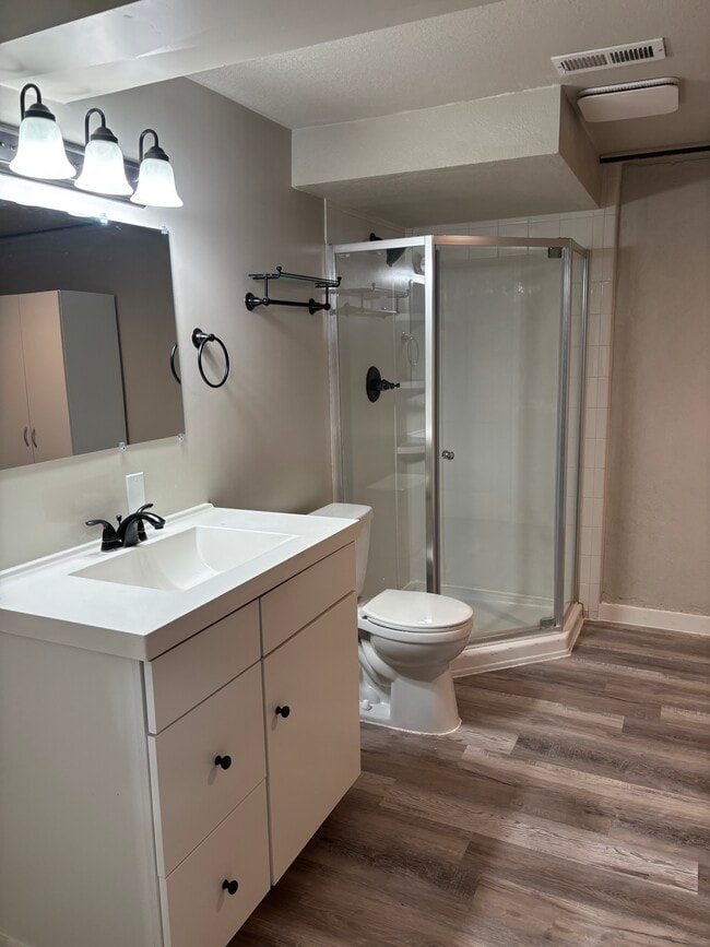 Bath - 3608 Orchard Ave