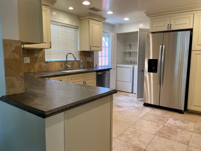 Kitchen - 1023 N Rose St