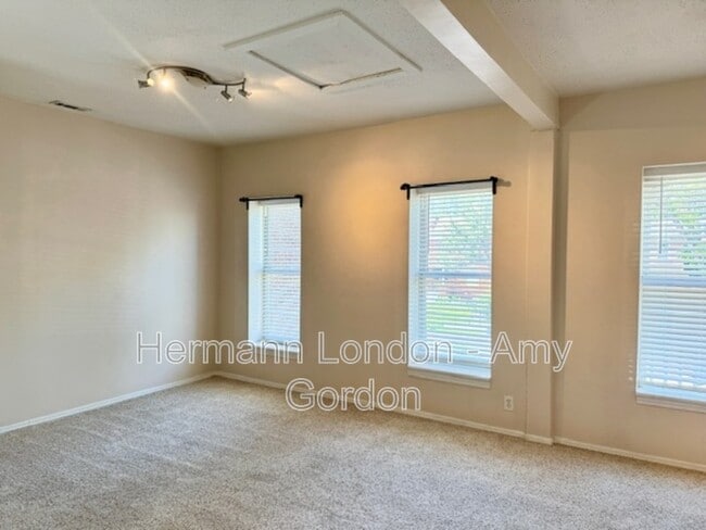 Building Photo - 4738 Olive St