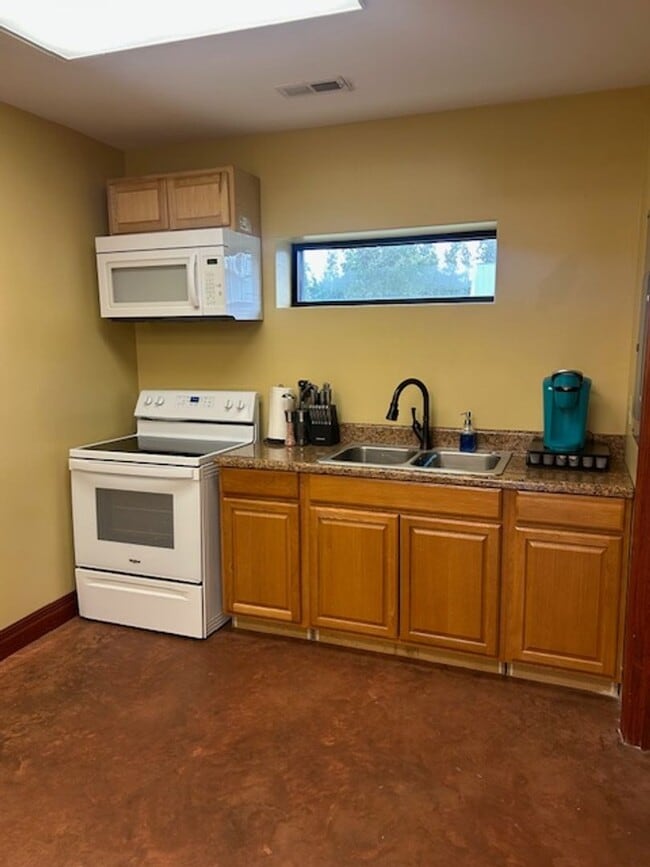 Building Photo - 1844 Rozier Church Rd