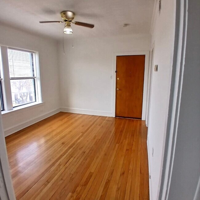 Foto del edificio - 4810 W Armitage Ave