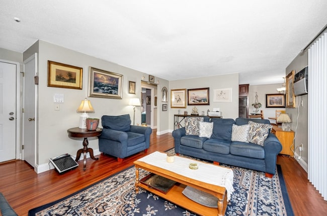 Foto del edificio - 2410 Skyline Dr