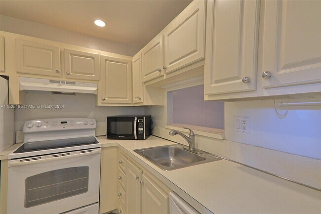 Building Photo - 3530 NW 52nd Ave