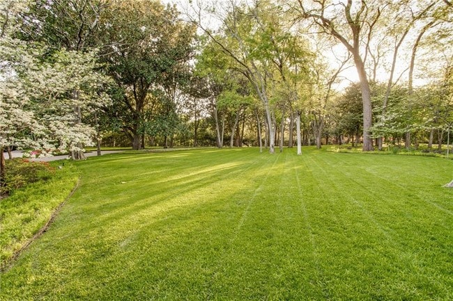 Foto del edificio - 4656 Meadowood Rd
