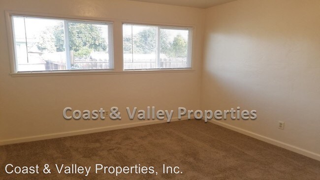 Building Photo - 198 W Laurel Dr