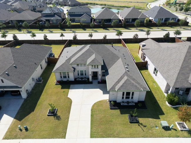 Building Photo - 708 Lemmon Ln