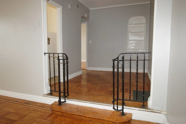 Building Photo - 253 E 181st St