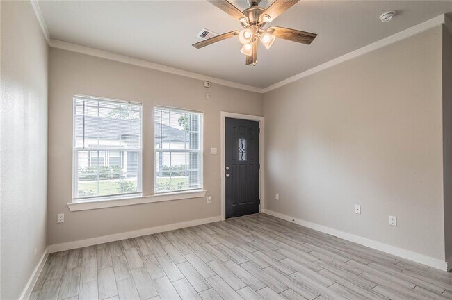 Foto del edificio - 8119 Autumn Ln