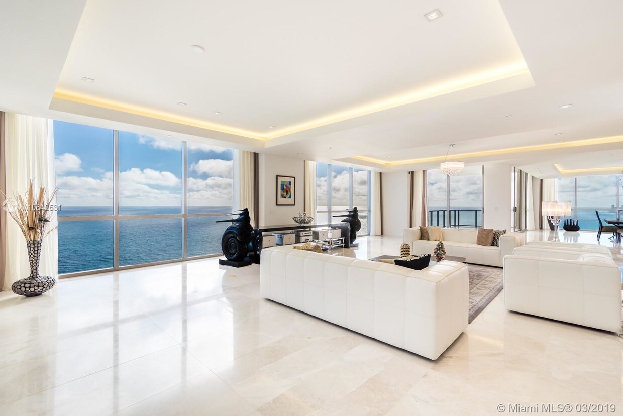 Primary Photo - 17749 Collins Ave