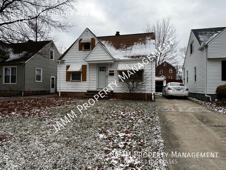 Foto principal - 3-Bedroom Single Family home in Maple Hts!