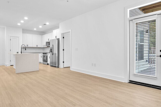 Building Photo - Ethos 622