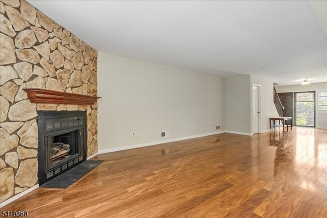 Foto del edificio - 83 Patriots Rd