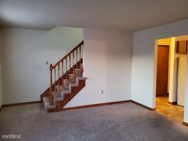 Building Photo - 2 br, 1.5 bath Townhome - 200 Dade Ct