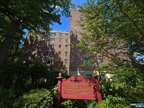 Building Photo - 2345 Linwood Ave