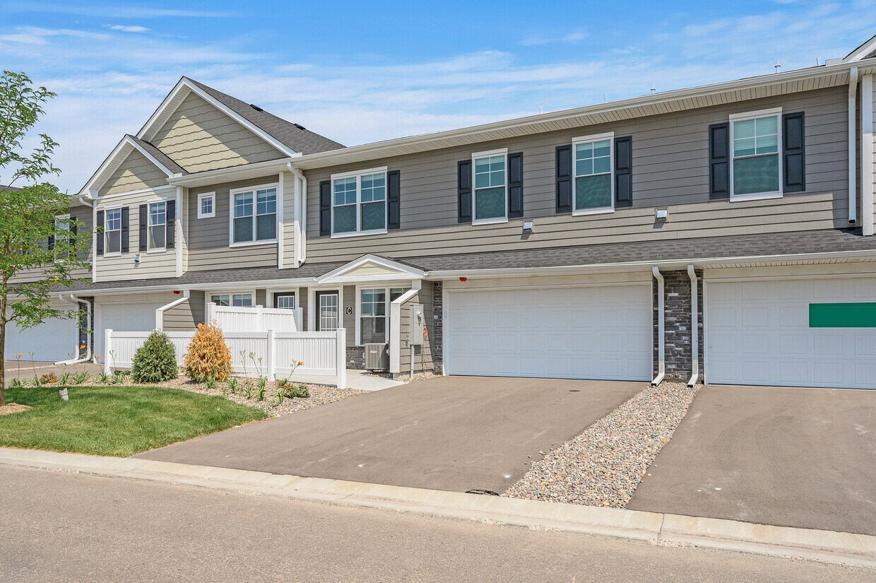 23289 Amber Dr, Rogers, MN 55374 Townhome Rentals in Rogers MN