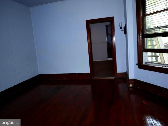 Building Photo - 208 Linden Ave