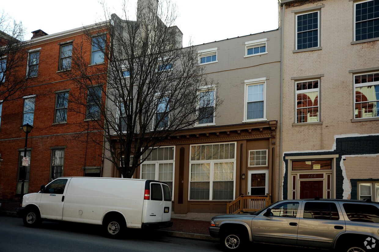 Building Photo - 160 Locust St