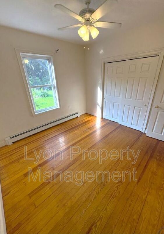 Foto del edificio - 352 Manville Rd