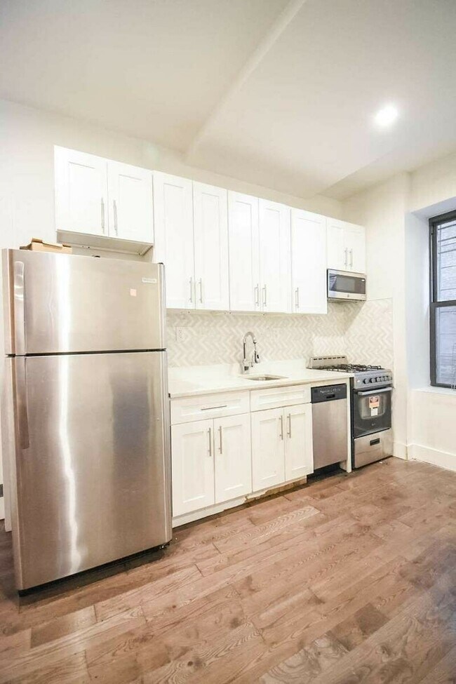Building Photo - 567 W 149th St