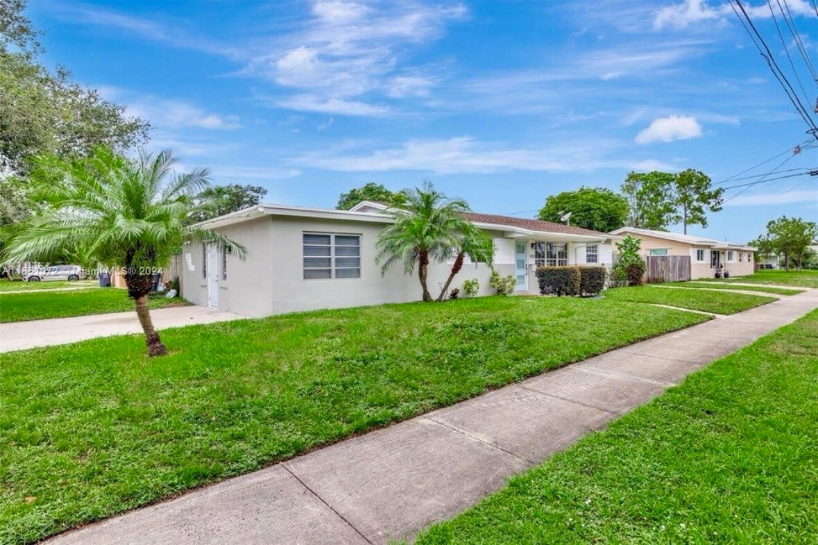 Foto principal - 3300 N 67th Ave
