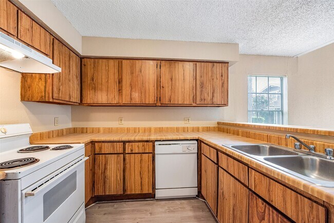 Foto del edificio - 6315 Cattails Ln