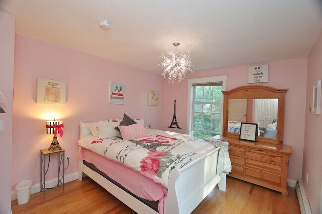 Foto del edificio - 46 Frances Dr