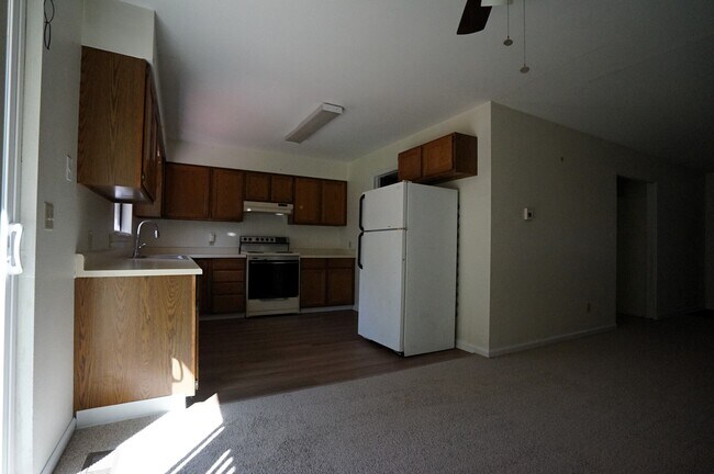 Foto del edificio - 6065 Otis St