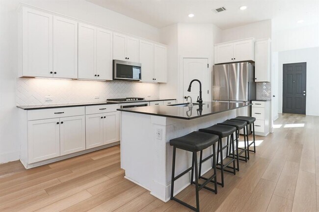Building Photo - 353 Fluttermill Loop