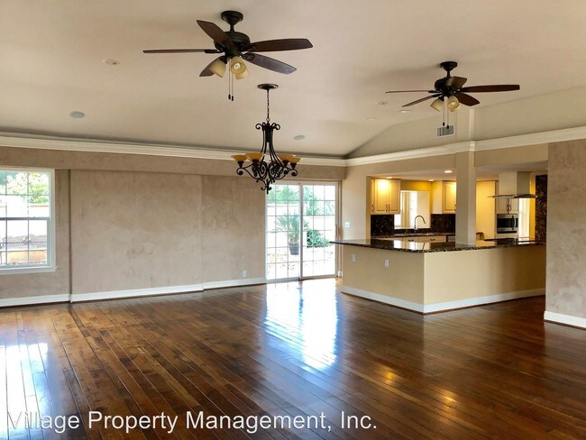 Building Photo - 30636 Rolling Hills Dr