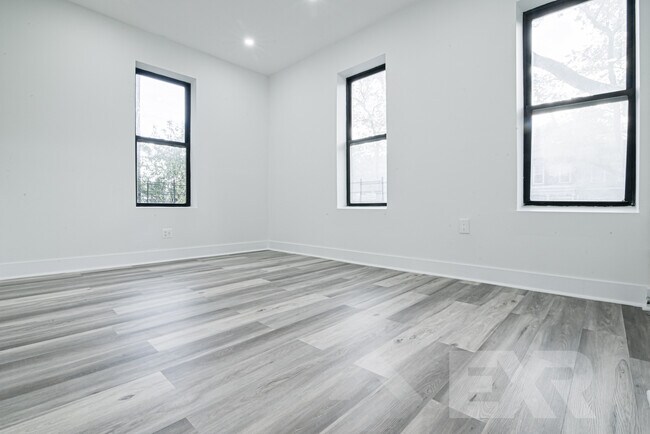 Building Photo - 1155 E 35th St