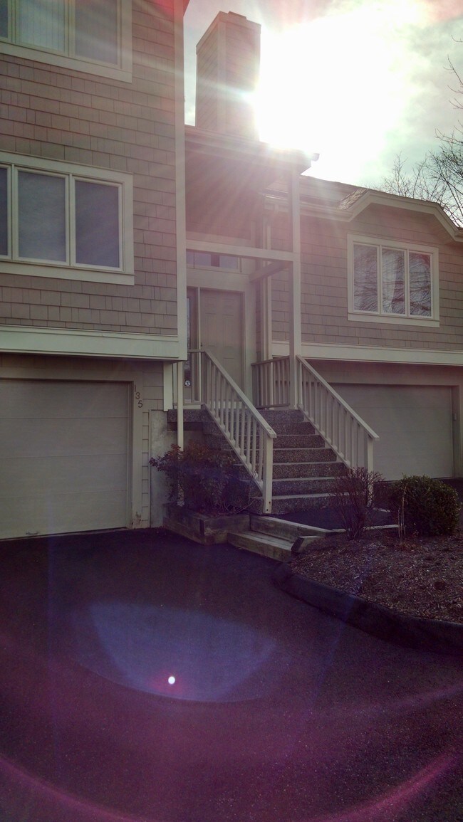 Foto del edificio - 135 Lake Pl S