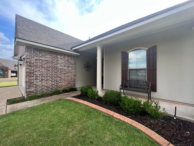 Foto del edificio - BEAUTIFUL TIBURON HOME WITH HARDWOOD FLOORS