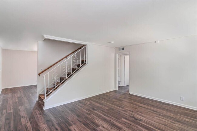 Foto del edificio - 405 Steeple Ridge Rd