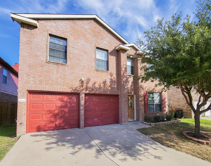 Foto principal - COMING SOON...Huge home in Fort Worth 5 be...