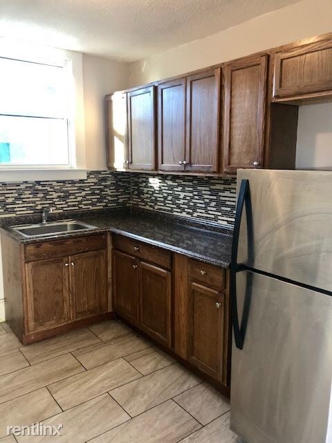 Building Photo - 3 br, 1 bath  - 1616 Chapel St Fl 3