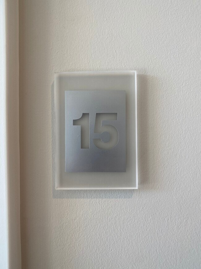Foto del edificio - 1741 N Western Ave