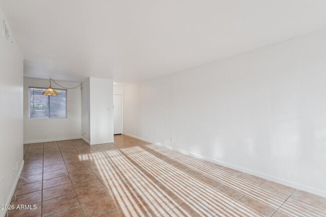 Foto del edificio - 7625 E Camelback Rd