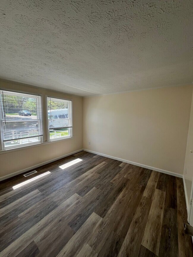 Foto del edificio - 440 Dudley St