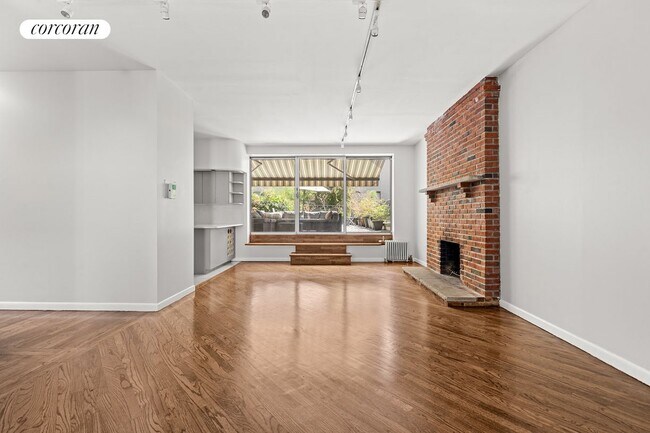 Building Photo - 212 W 15th St