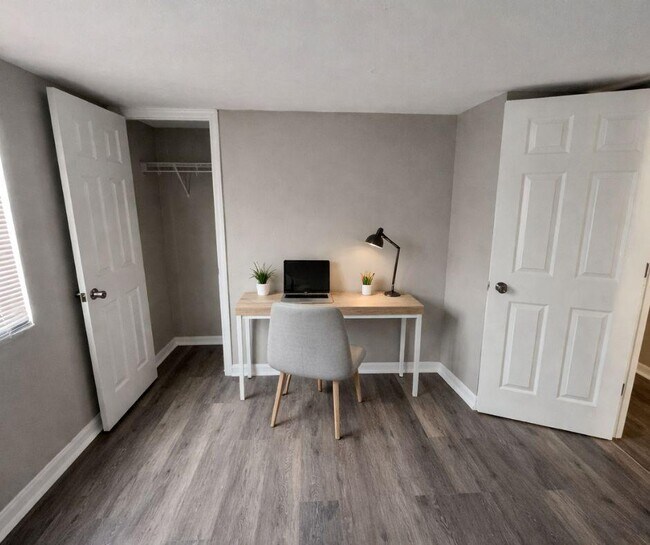 Building Photo - 54 Tower Manor Cir W