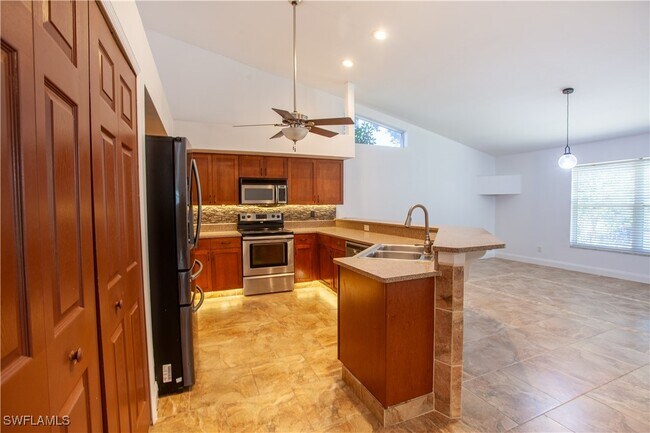 Building Photo - 9511 Cypress Dr N
