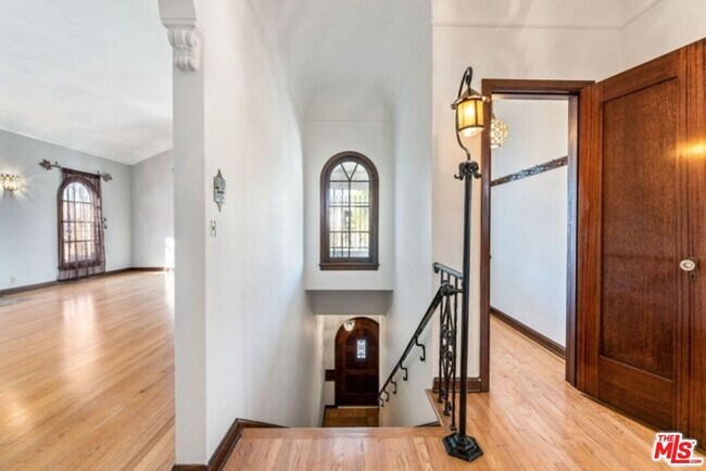 Foto del edificio - 1028 Meadowbrook Ave